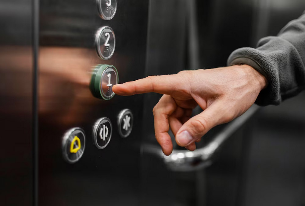 راهکارهای جامع و عملی برای دو برابر کردن عمر شستی آسانسور